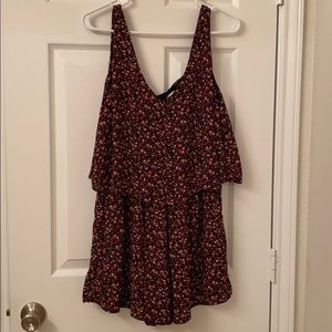 Floral romper w/ pockets!